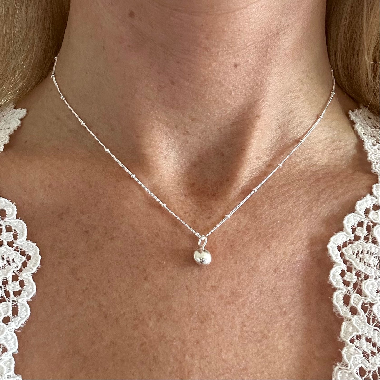Pebble pendant with satellite chain